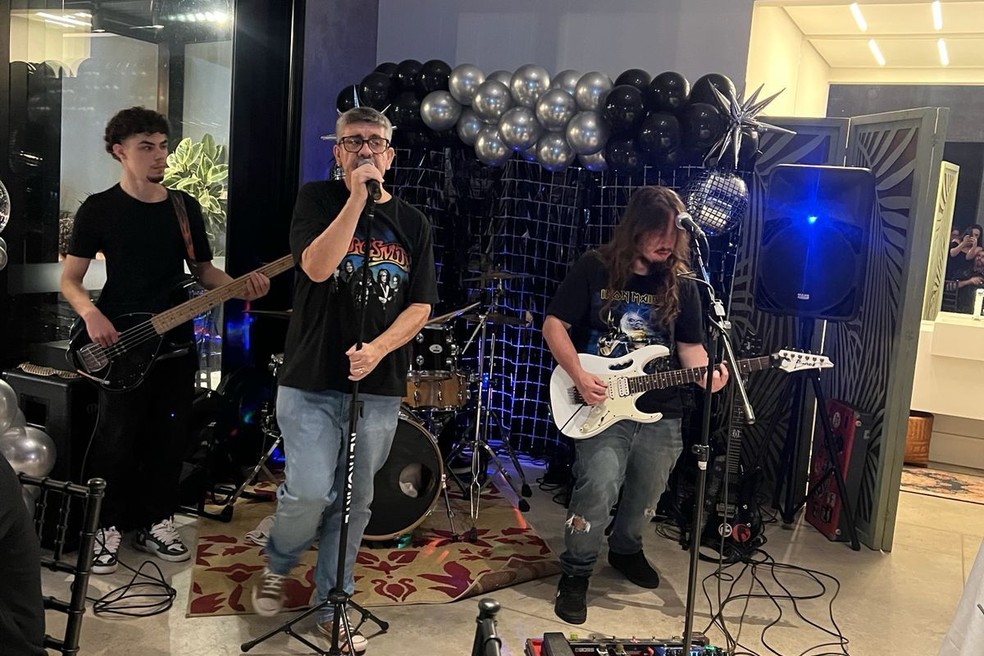 Osvaldo recebeu o diagnóstico um dia depois do último show feito com a banda dele. — Foto: Cedida/Osvaldo Barreto