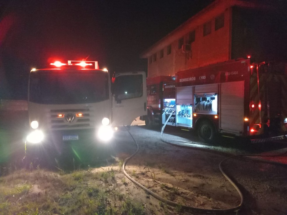 Incêndio em empresa de reciclagem de Sarapuí (SP) — Foto: Divulgação / Defesa Civil