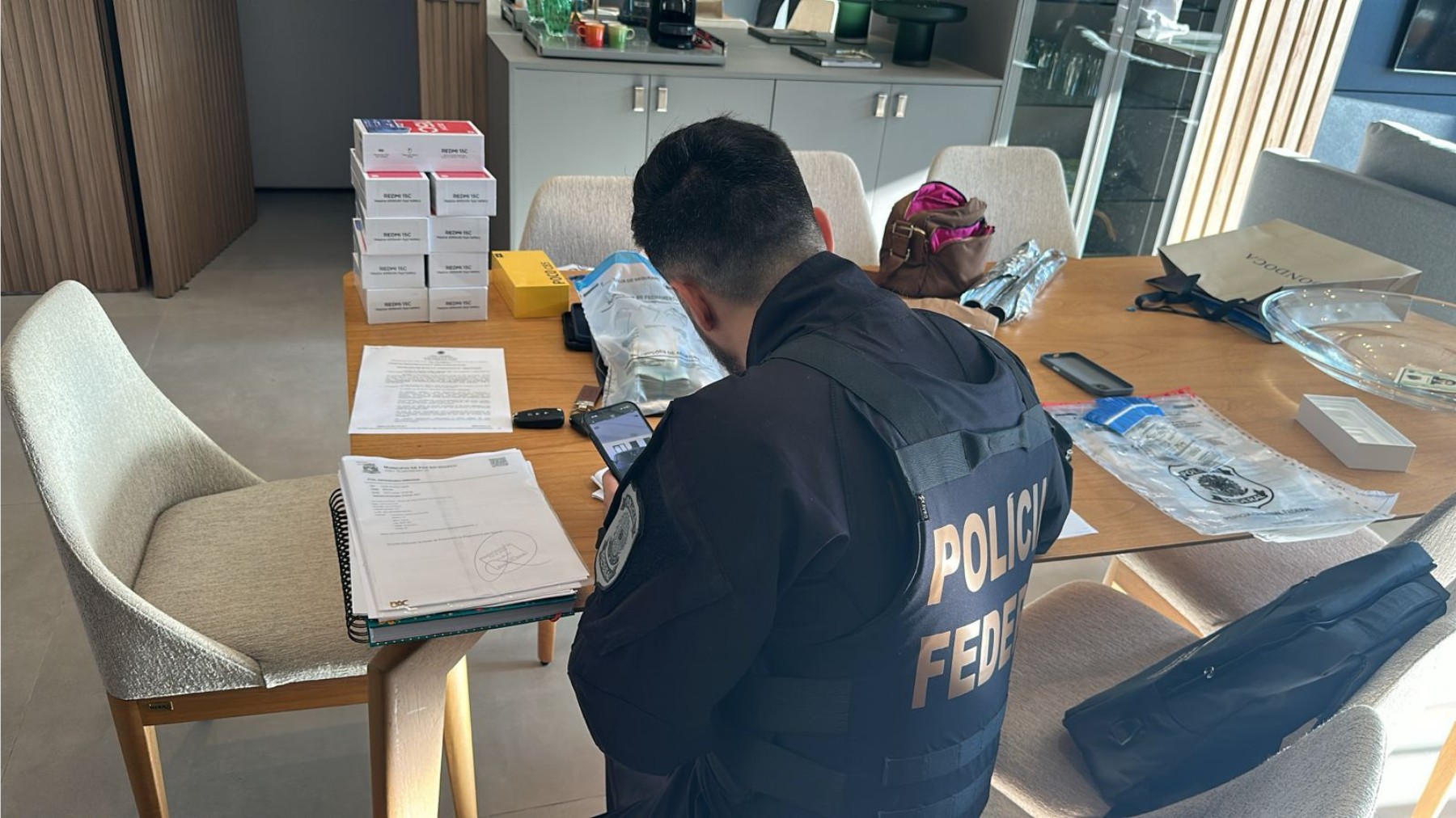 Operação da PF prende suspeitos de esquema de contrabando na fronteira | G1