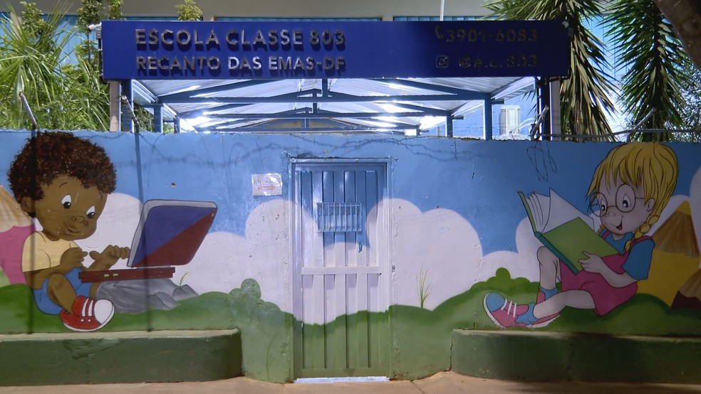 Fachada da Escola Classe 803 do Recanto das Emas, no DF — Foto: Reprodução/TV Globo