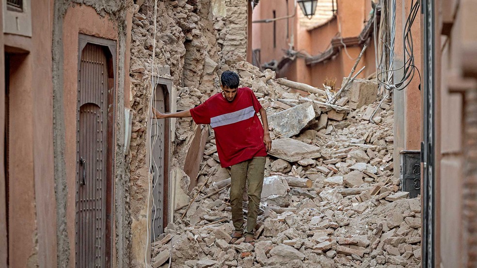 Escombros após terremoto em Marrakesh — Foto: Fadel Senna / AFP