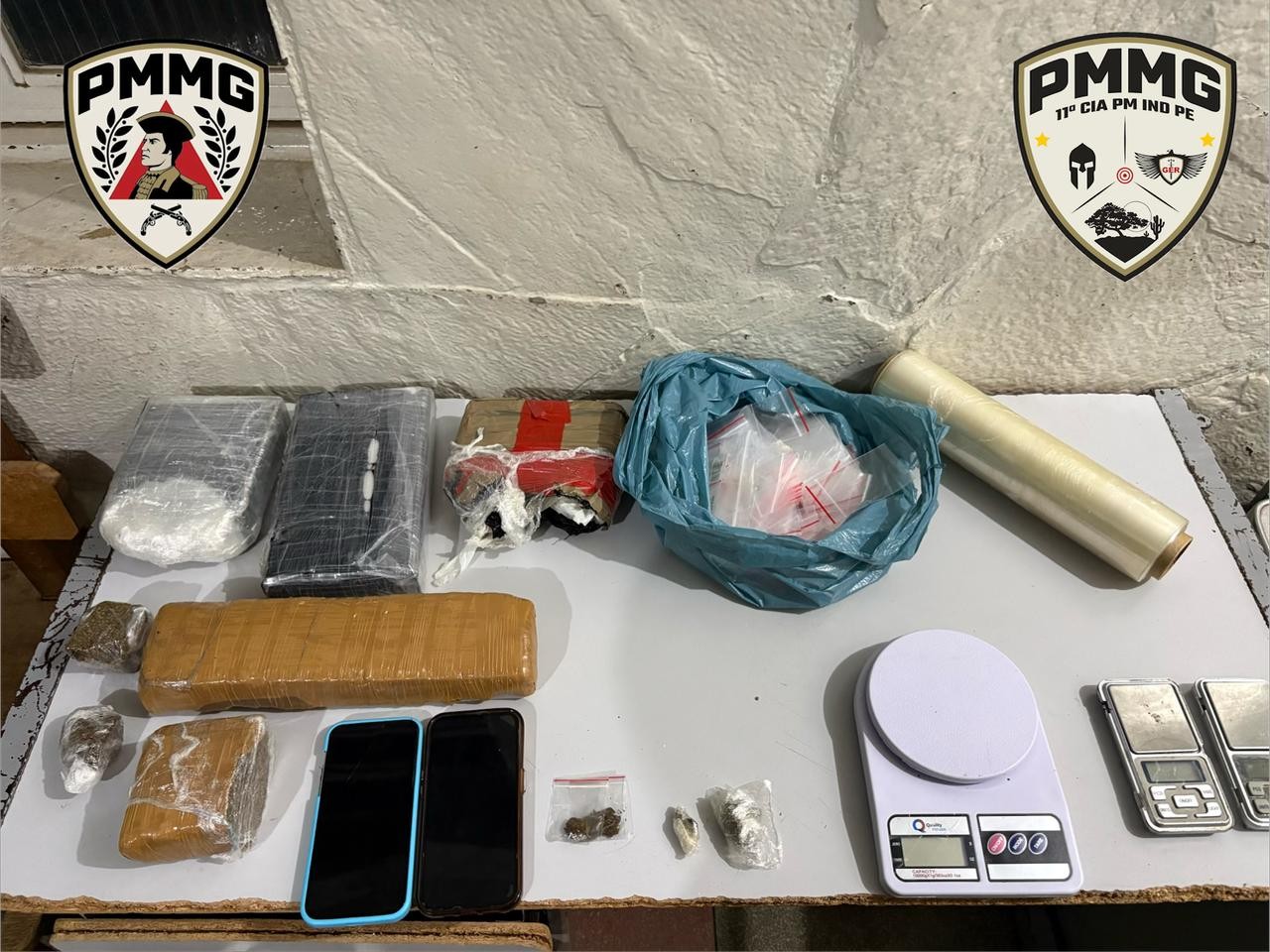 Casal é preso por tráfico após buscar drogas em Uberlândia para vender em Montes Claros