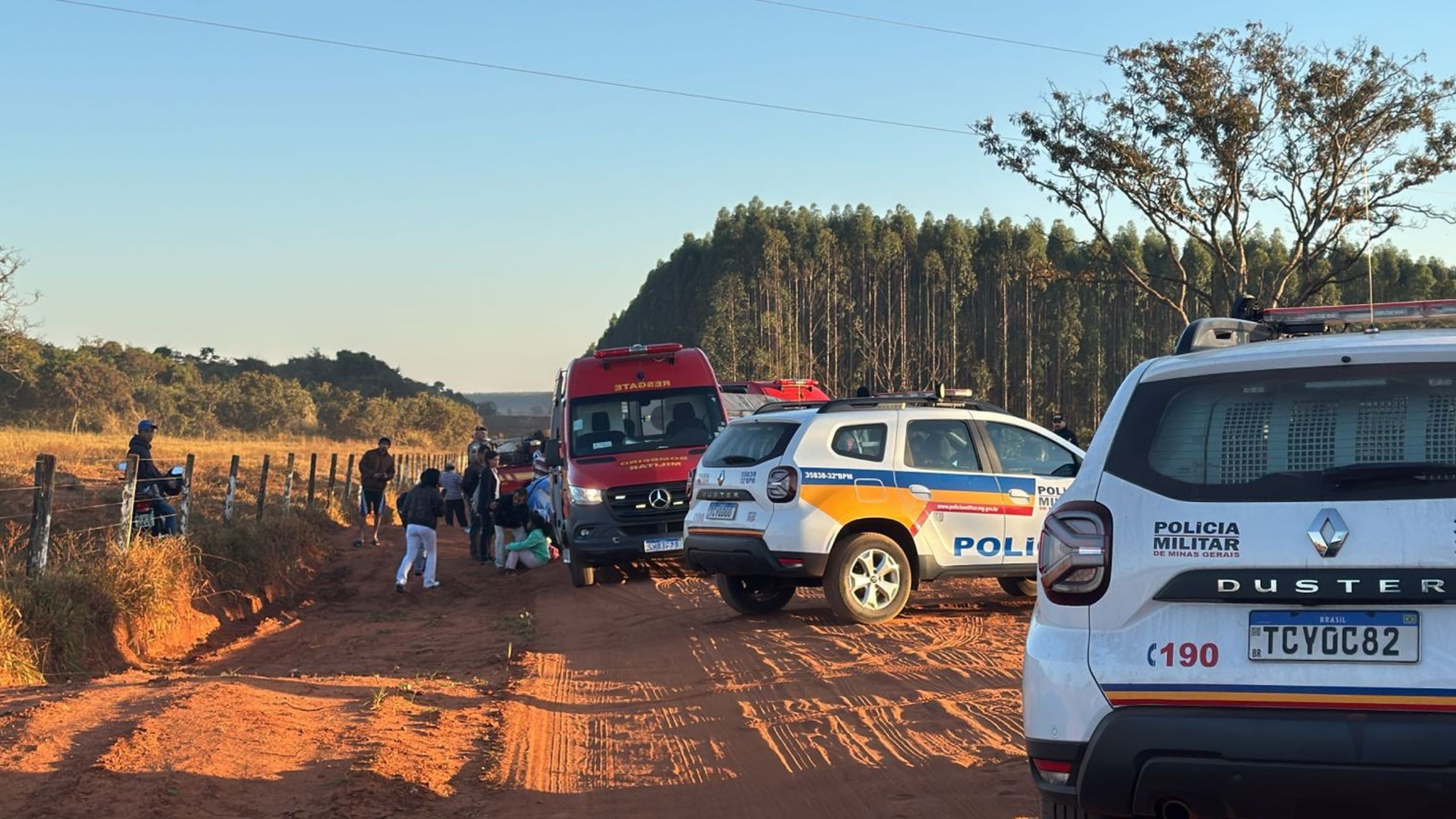 Van escolar capota na zona rural de Uberlândia