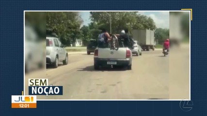 'Sem Noção': vídeo flagra caçamba transportando pessoas e bicicletas na Av. João Paulo II