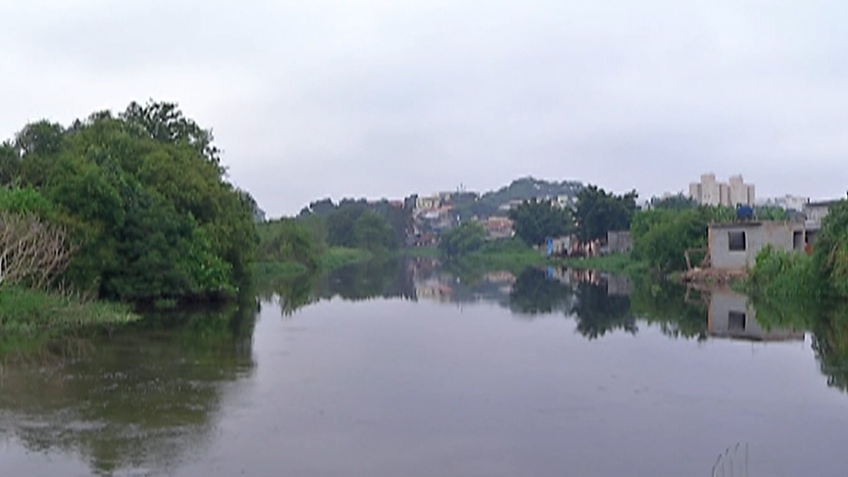Trecho de Itaquaquecetuba do rio Tietê apresenta piora na qualidade da ...