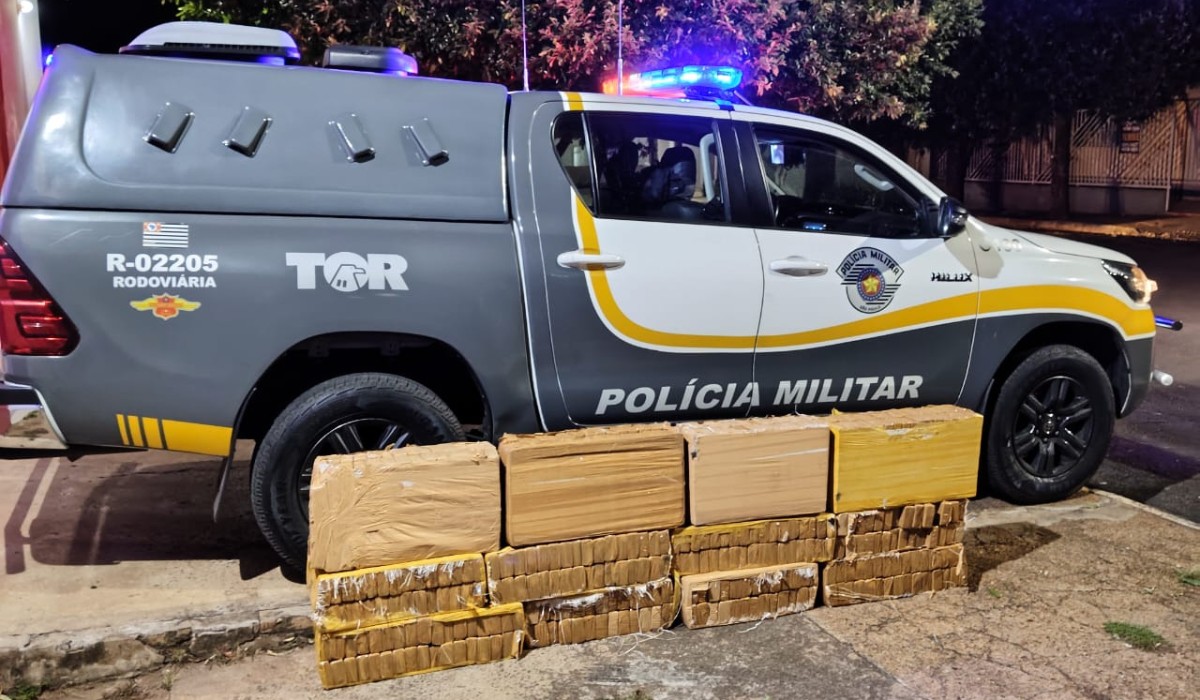 Casal é preso com 300 kg de maconha durante 'viagem de presente' prometida pelo namorado no interior de SP
