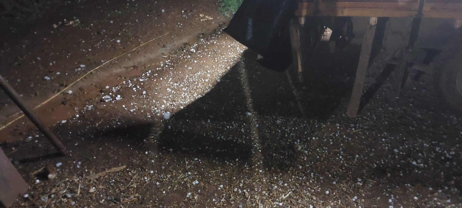 Cidades de SC voltam a registrar estragos provocados por chuva forte e granizo