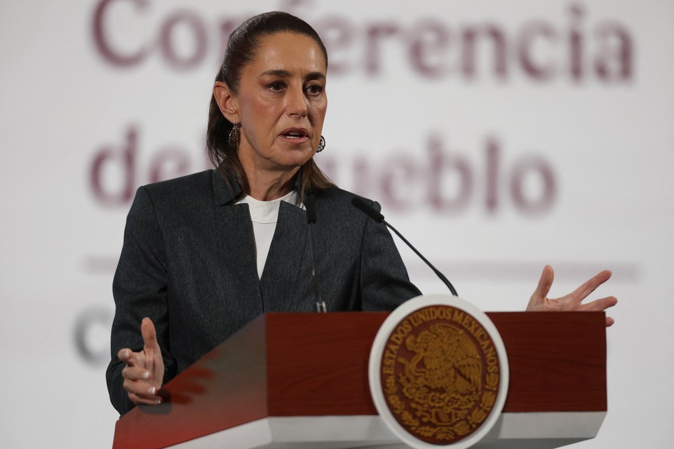 Presidente do México, Claudia Sheinbaum, diz que seu governo tem um plano para lidar com tarifas dos EUA sobre produtos mexicanos em coletiva de imprensa em 3 de março de 2025. — Foto: REUTERS/Luis Cortes