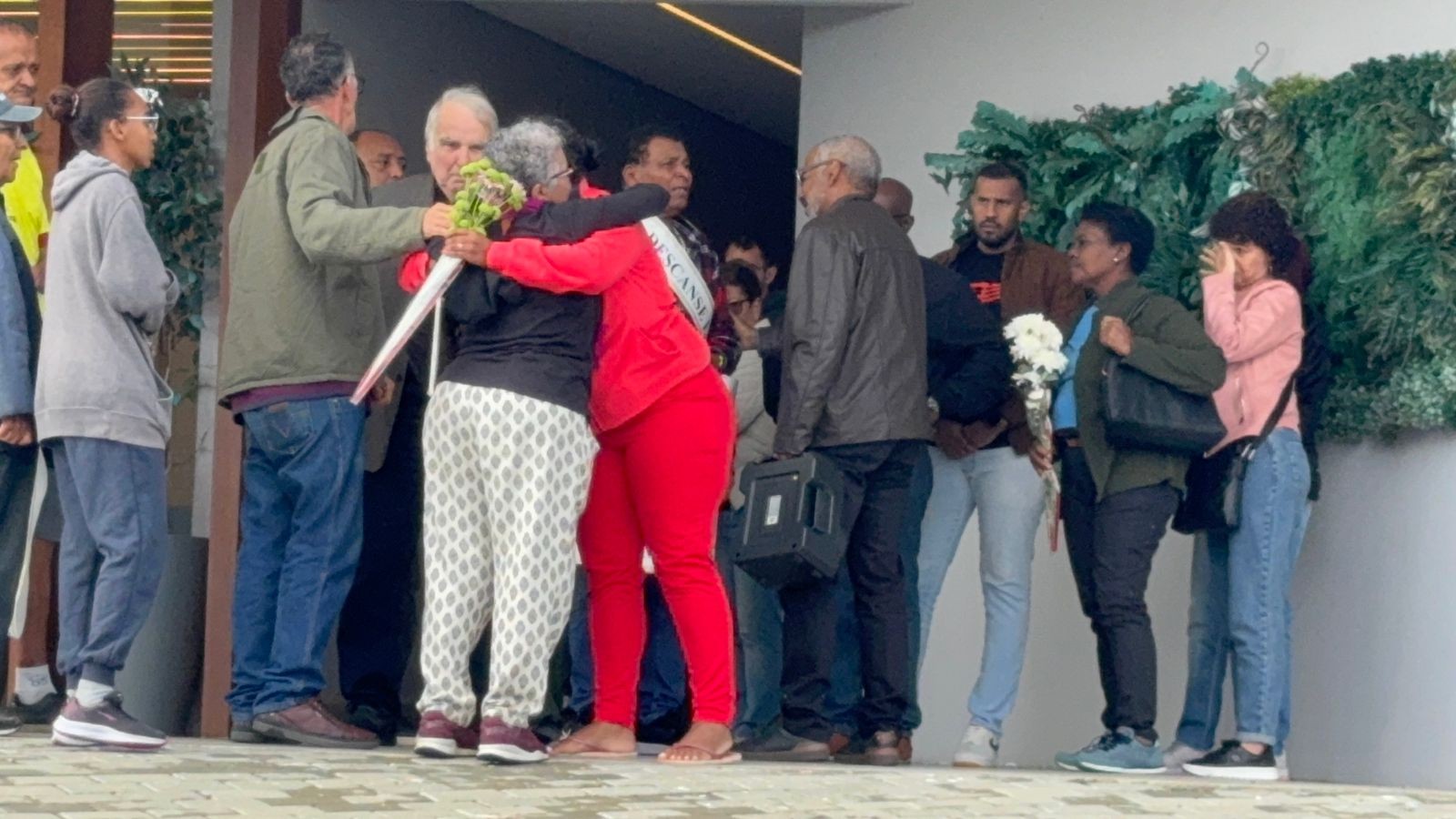 Família de Juliana Marins desiste de cremação e vai enterrar corpo para possível nova autópsia