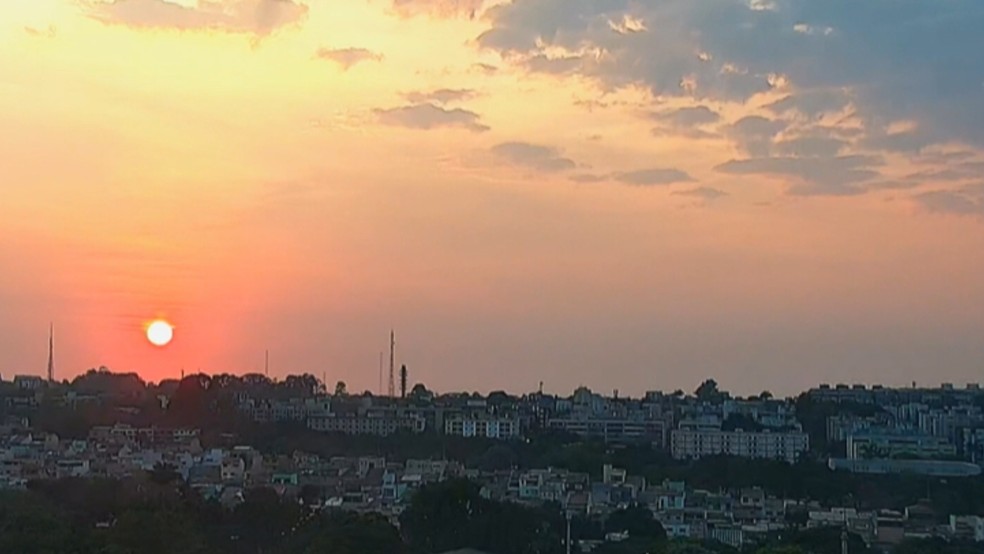 Amanhecer em Brasília no dia 4 de outubro de 2024 — Foto: GloboNews/Reprodução