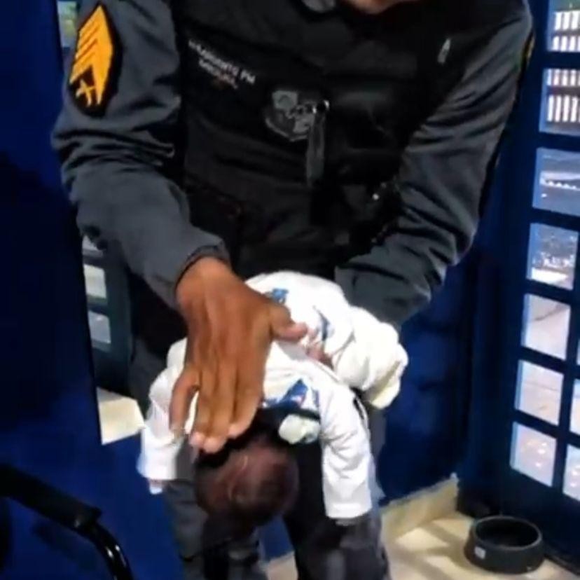 Cinco bebês são salvos de engasgamento por policiais militares em MT 