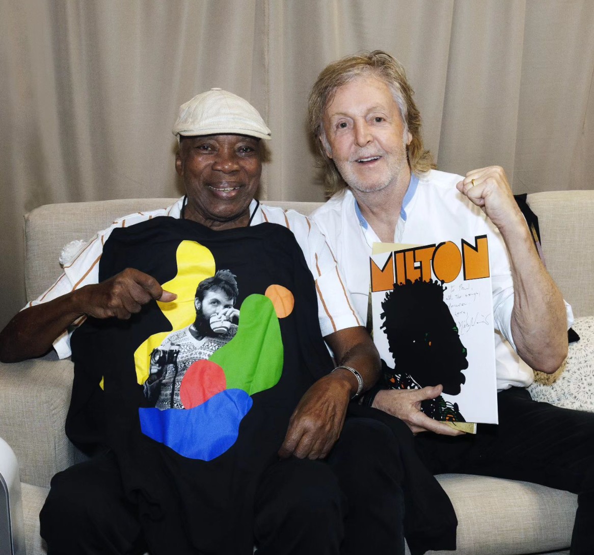 Milton Nascimento divulga foto com Paul McCartney