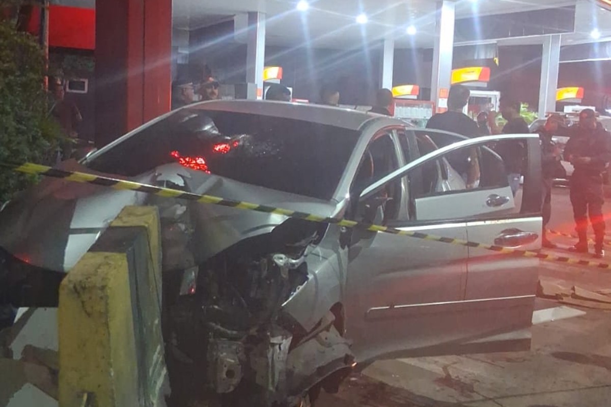 Dois homens são mortos a tiros na Avenida Max Teixeira, em Manaus