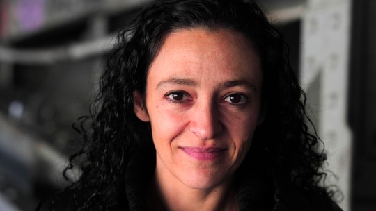 Entre o Chile e a Palestina: Lina Meruane lança dois livros na Bienal e fala sobre memória e identidade - Autora chilena estará na Bienal do Livro para o lançamento da segunda edição ampliada de “Tornar-se Palestina” e o inédito “Sinais de nós”, ambos publicados pela Relicário Edições. Lina Meruane conversou com o g1 sobre sua jornada.
