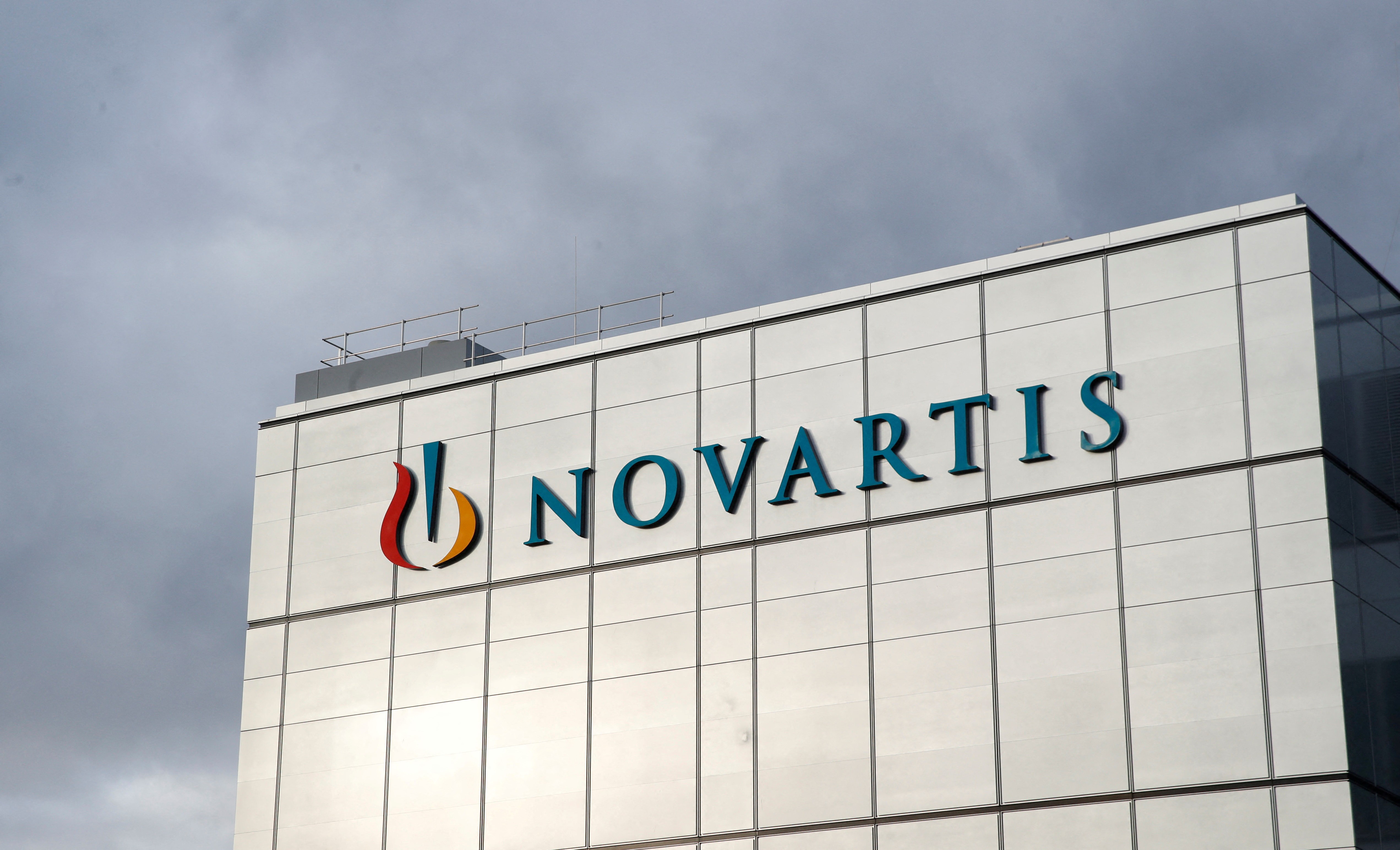 Anvisa suspende testes clínicos de novo tratamento após três mortes em estudos