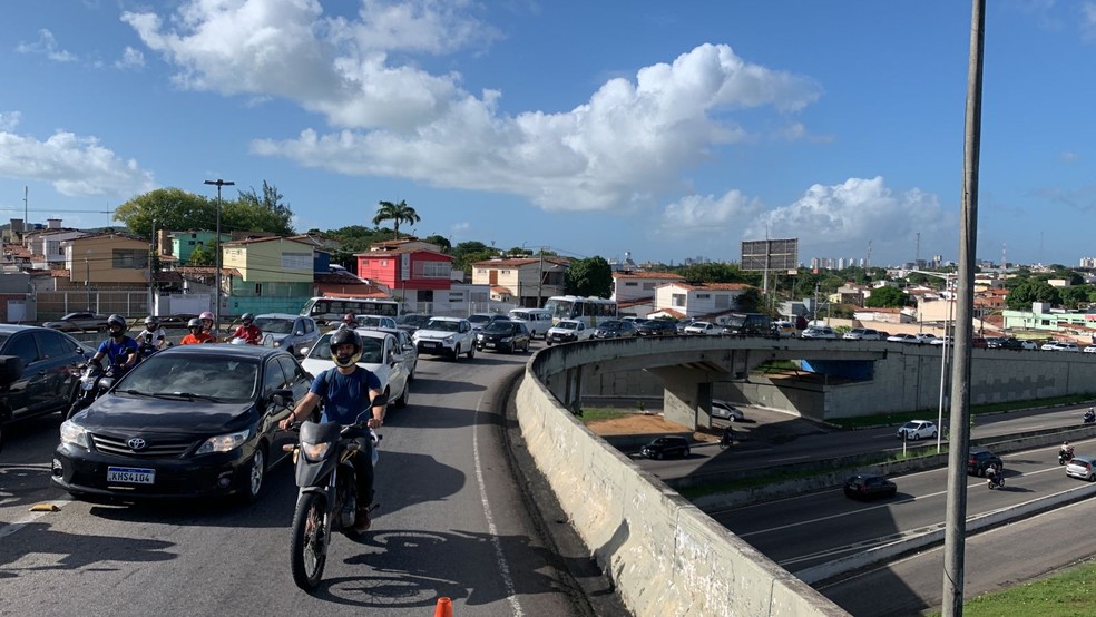 Congestionamento em cima do viaduto do 4º Centenário, em Natal — Foto: Emerson Medeiros/Inter TV Cabugi