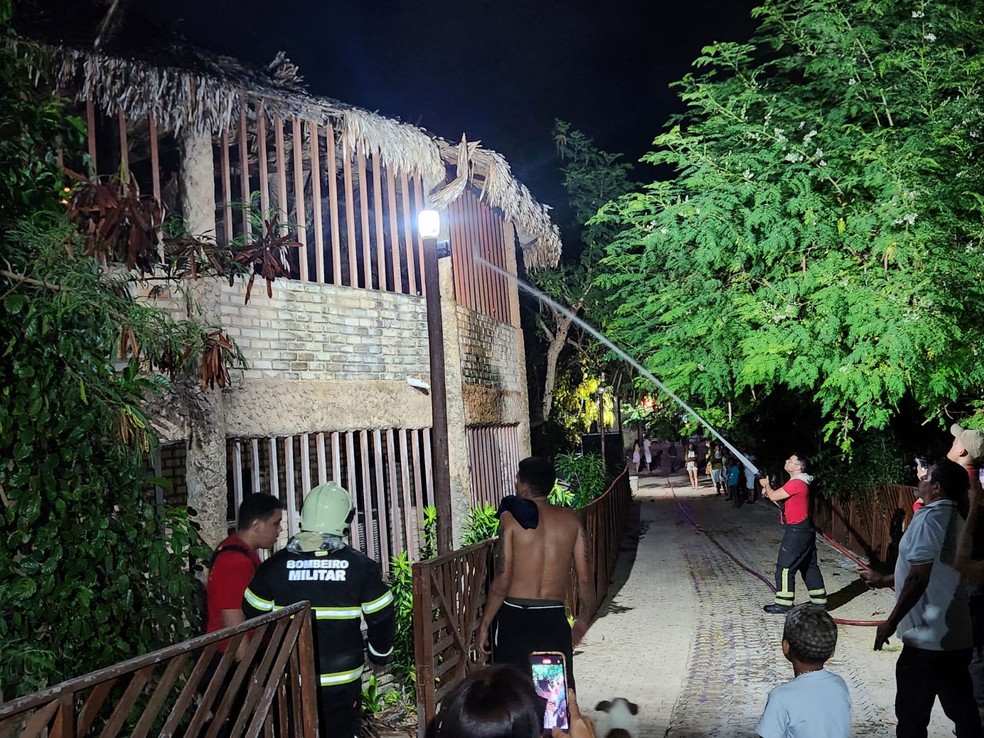 Incêndio atinge projeto social em Fortaleza minutos após a virada do ano — Foto: Reprodução