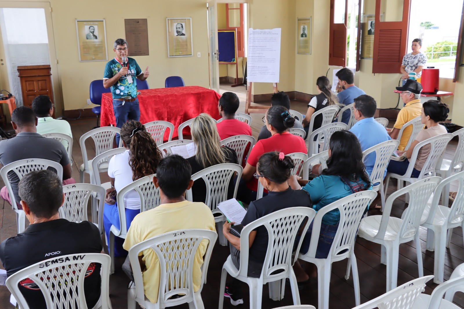 Produtores agrícolas e criadores de gado recebem orientações sobre vendas para a merenda escolar