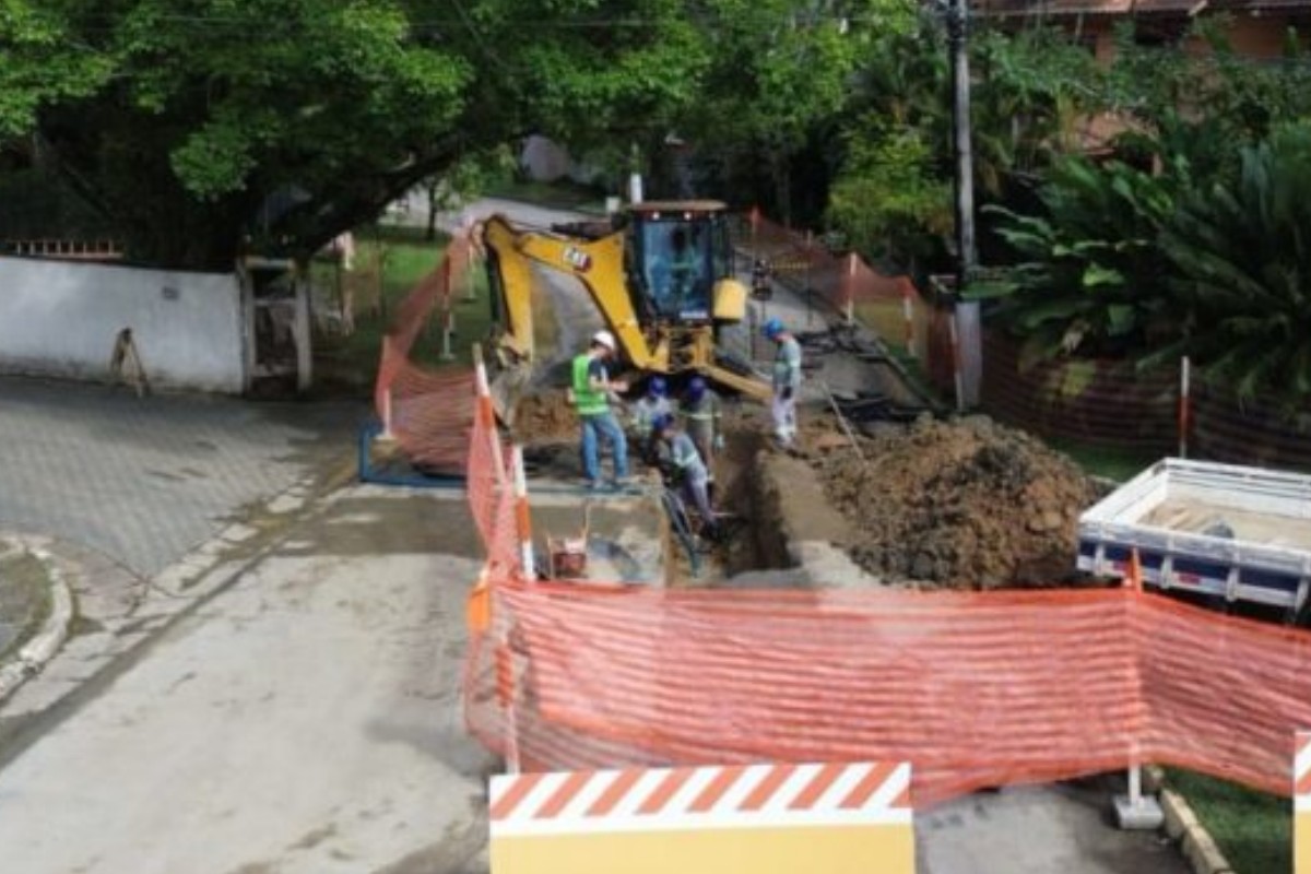 Obra de saneamento altera trânsito no Centro de Ubatuba a partir desta segunda-feira (19); veja os locais