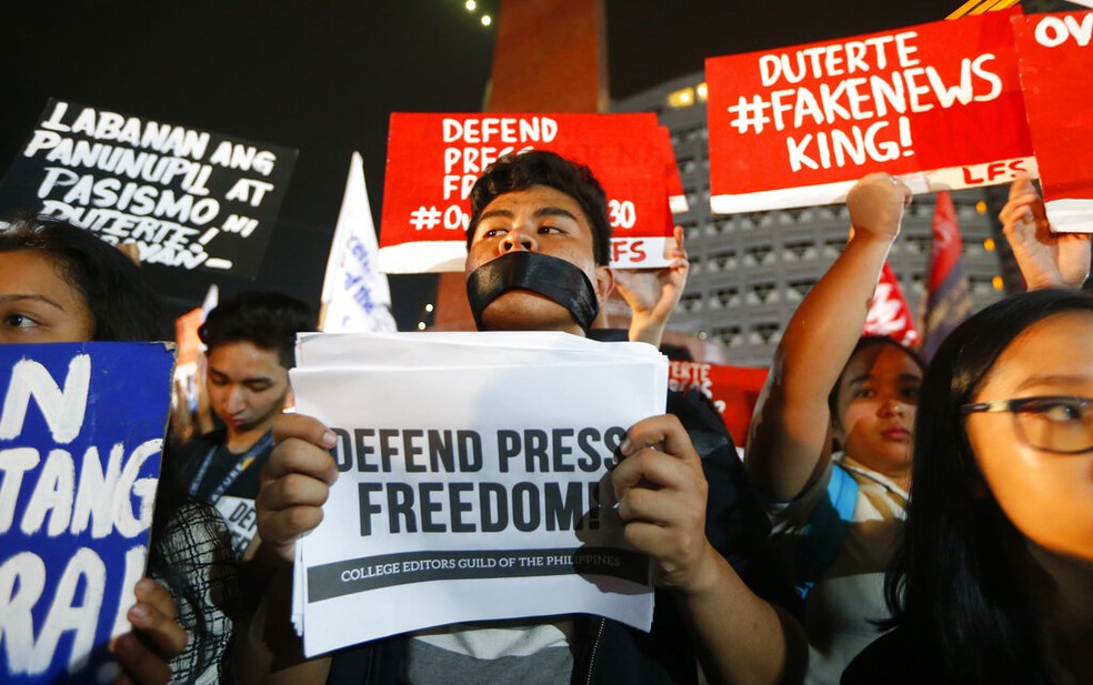 Protesto em defesa da liberdade de imprensa nas Filipinas em foto de arquivo em 19 de janeiro de 2018 — Foto: Bullit Marquez/AP
