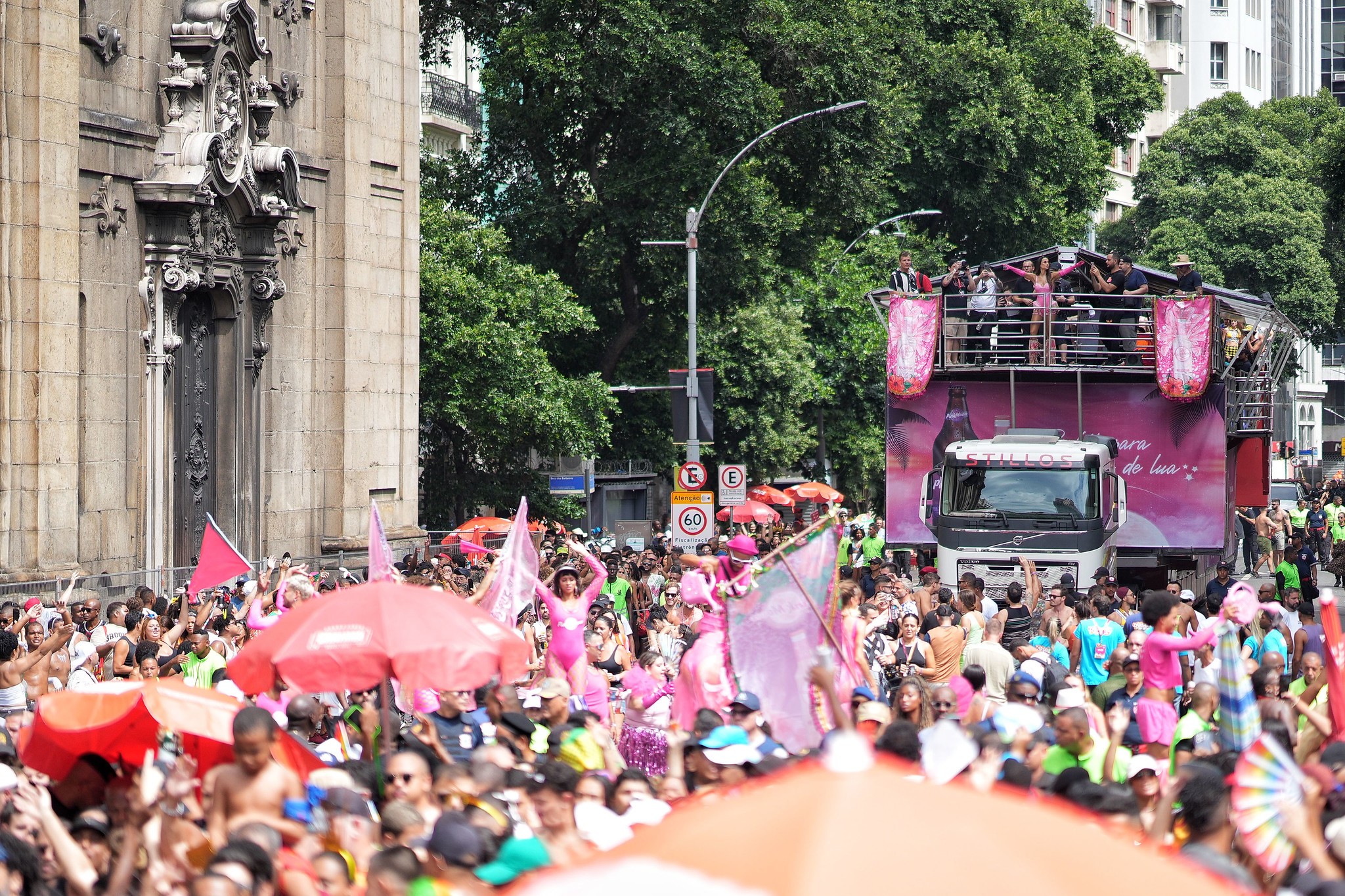Chá da Alice: veja quando é o desfile do megabloco no carnaval do Rio 2026; Babado Novo e Sambay fazem a trilha sonora