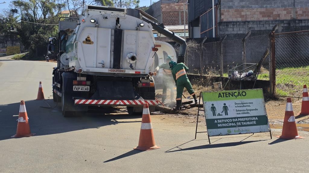 Taubaté intensifica ações, limpa bocas de lobo e retira toneladas de resíduos