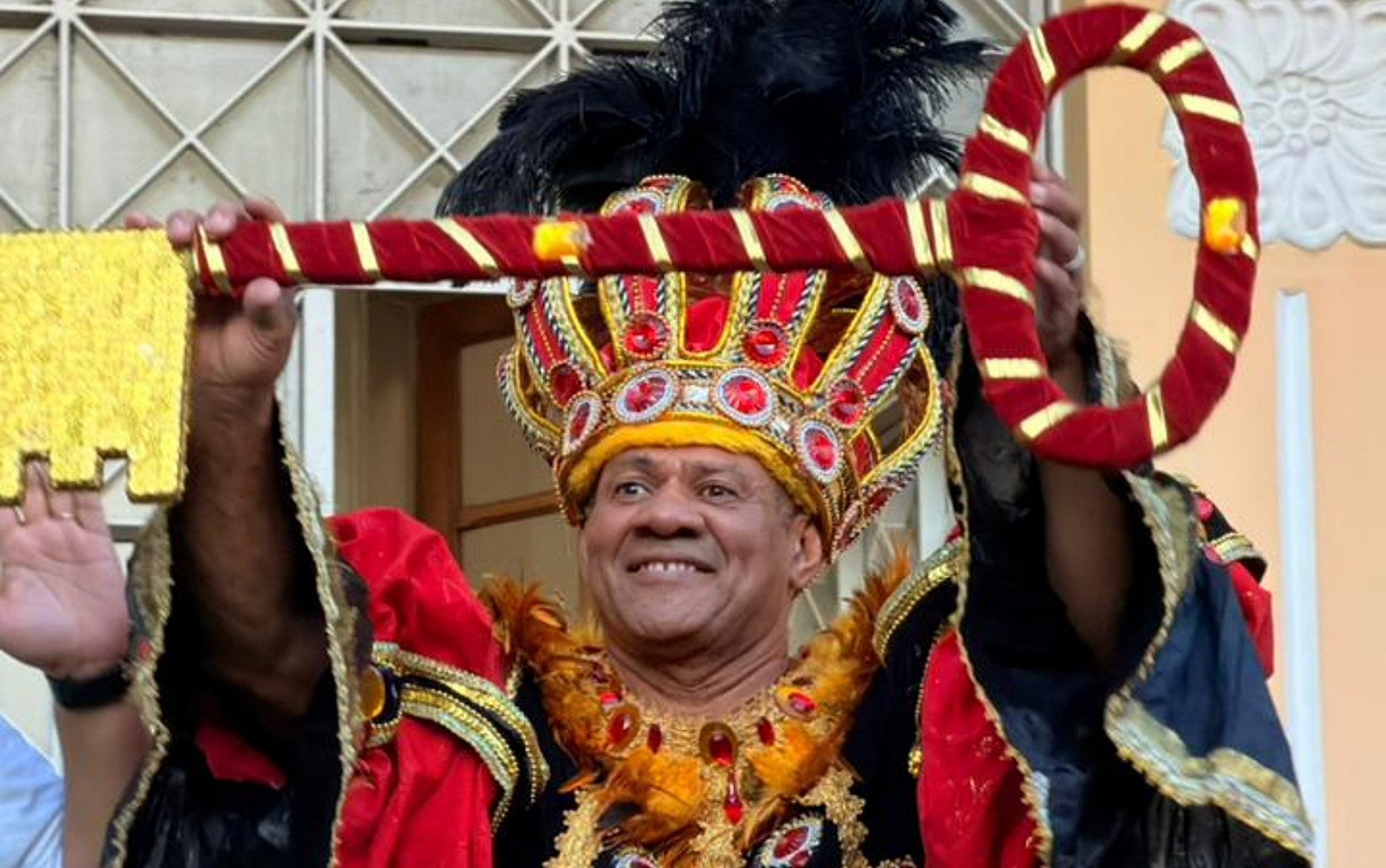 Rei Momo de Poços de Caldas atua há quase 50 anos no carnaval e já foi integrante da Beija-Flor