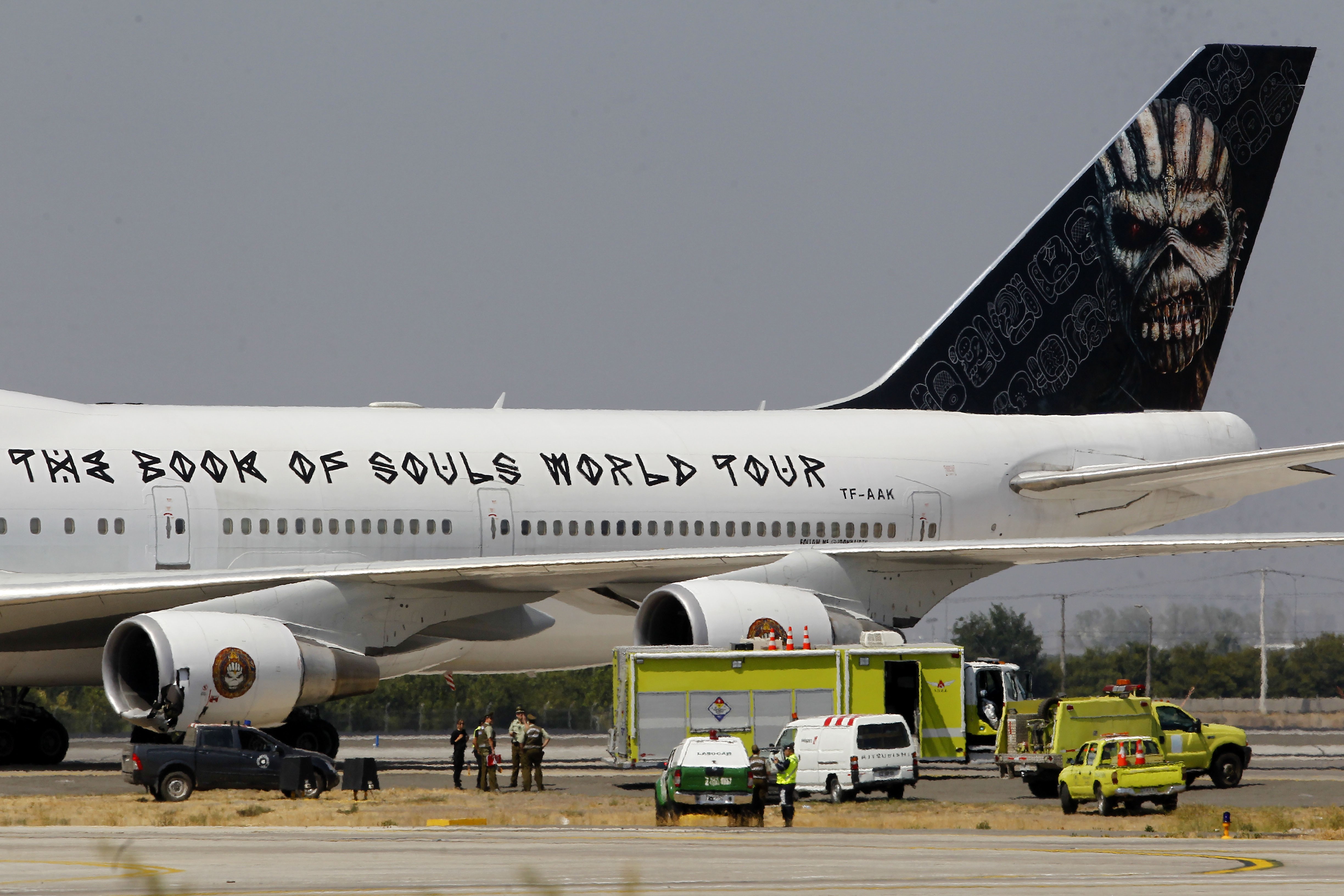 Pedaços da fuselagem do avião do Iron Maiden são colocados à venda