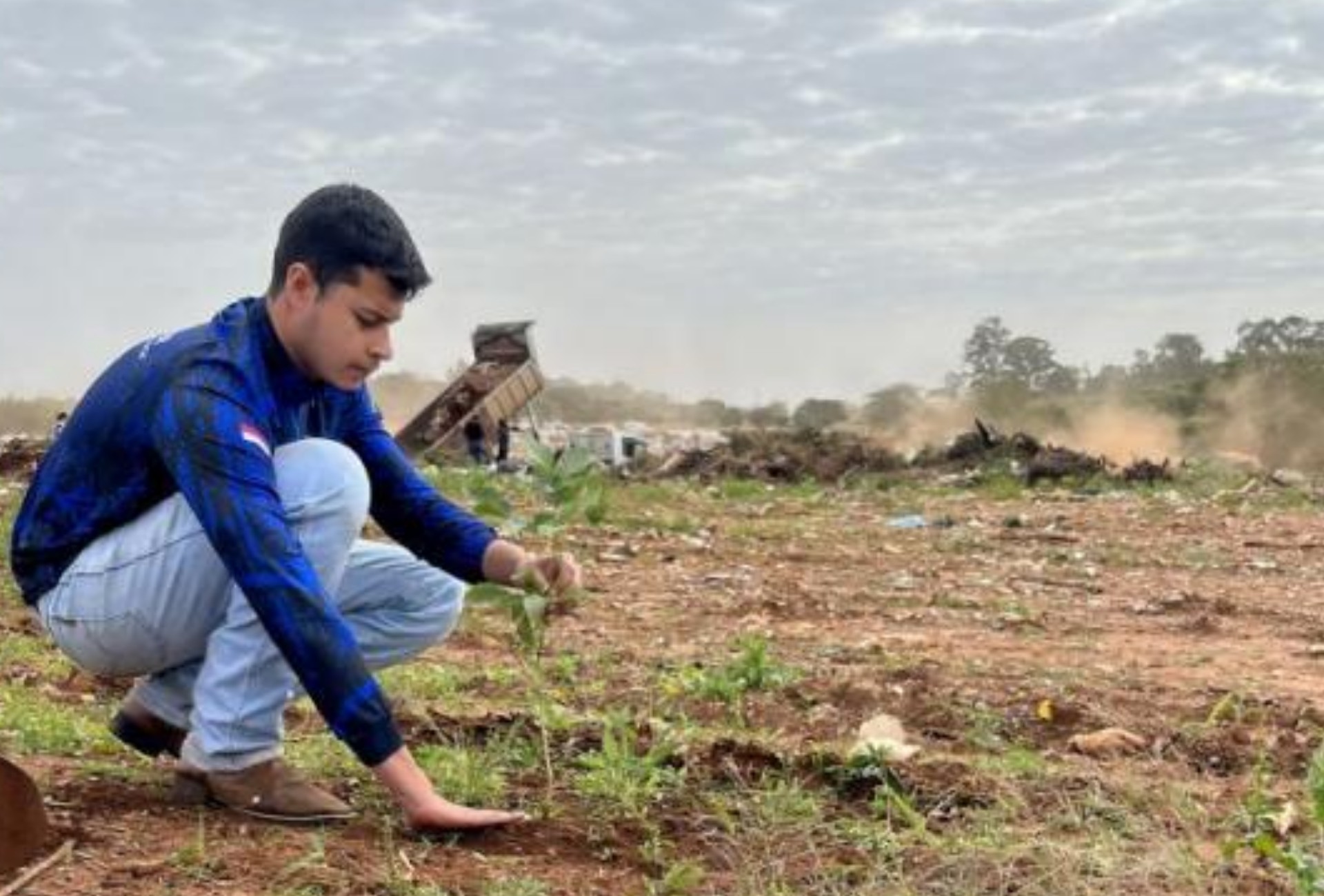 Jovens transformam antigo lixão de Ponta Porã em floresta urbana em formação