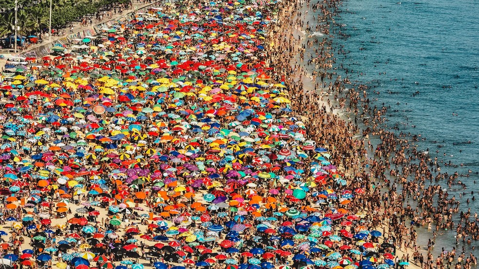 Praia de Ipanema lotada no Dia de São Sebastião — Foto: Felipe Figueiredo/@figfelipefoto