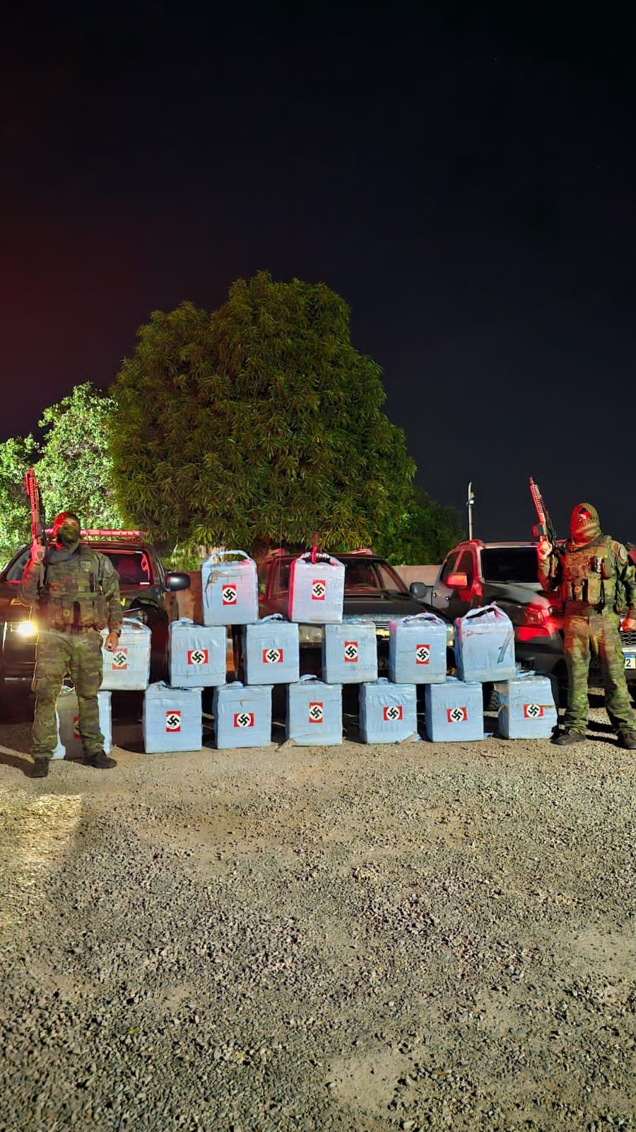 Suspeito é preso com cerca de 500 kg de cocaína em fardos com símbolo nazista em MT