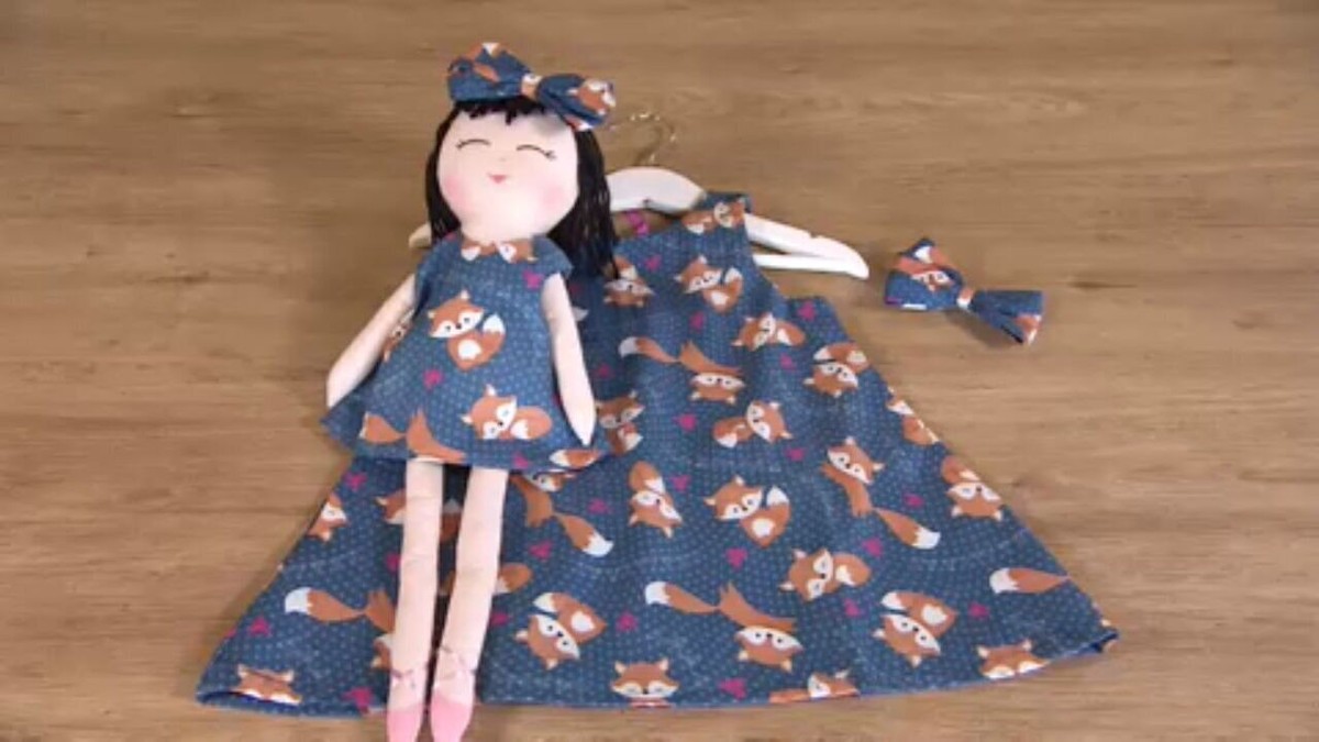 Brincadeira que virou negócio: empresária lança vestidos iguais para  crianças e bonecas, PEGN