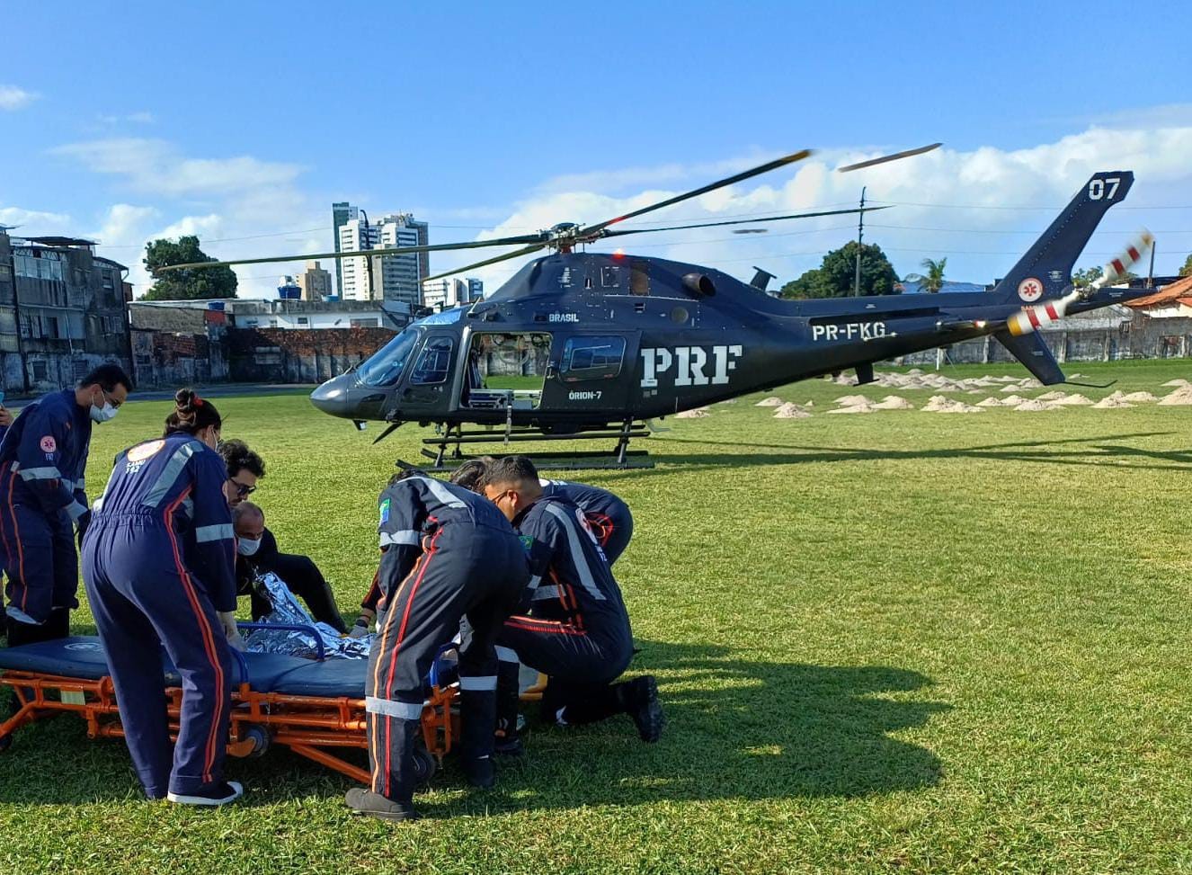 VÍDEO: Homem sofre choque elétrico em Belo Jardim e é transportado de helicóptero para o Recife