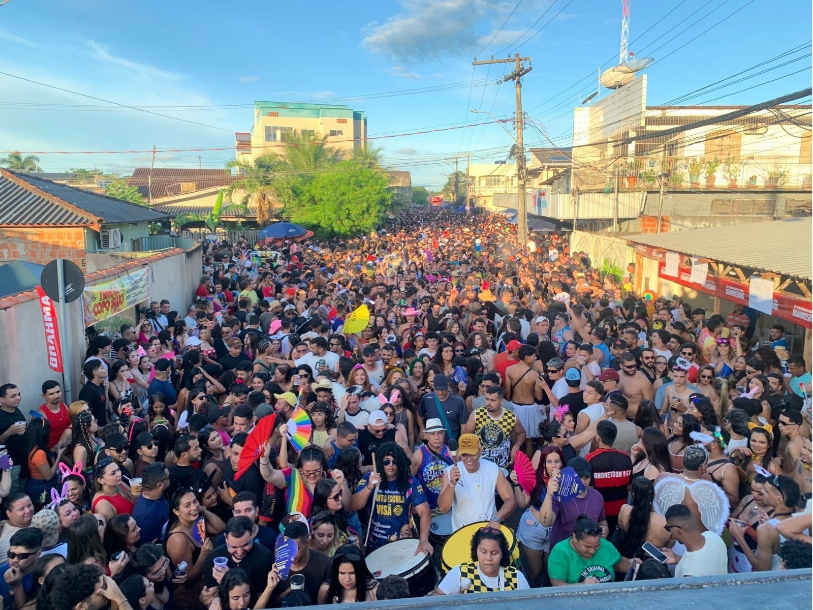 Carnaval 2026: Bloco 'Vai Quem Quer' reúne multidão em Rio Branco 