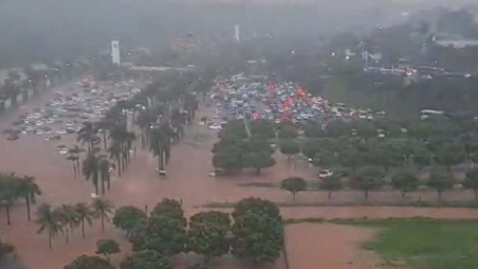 Chuva provoca estragos e alagamentos em Olímpia (SP) — Foto: Reprodução/Redes sociais