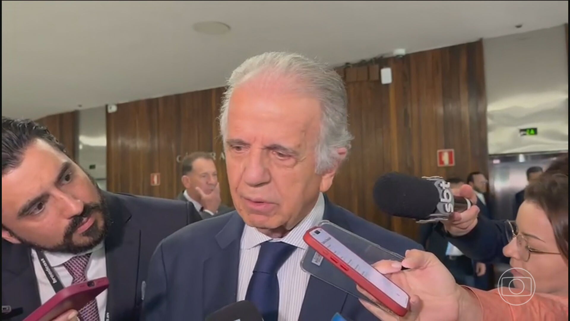 Autoridades reagem ao começo do cumprimento das penas do núcleo crucial da trama golpista