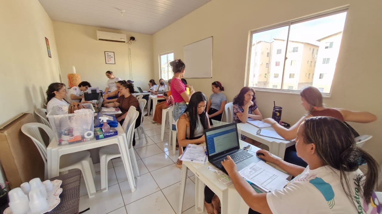 CRAS leva atendimento social e inscrição no CadÚnico para o Residencial Moaçara, em Santarém