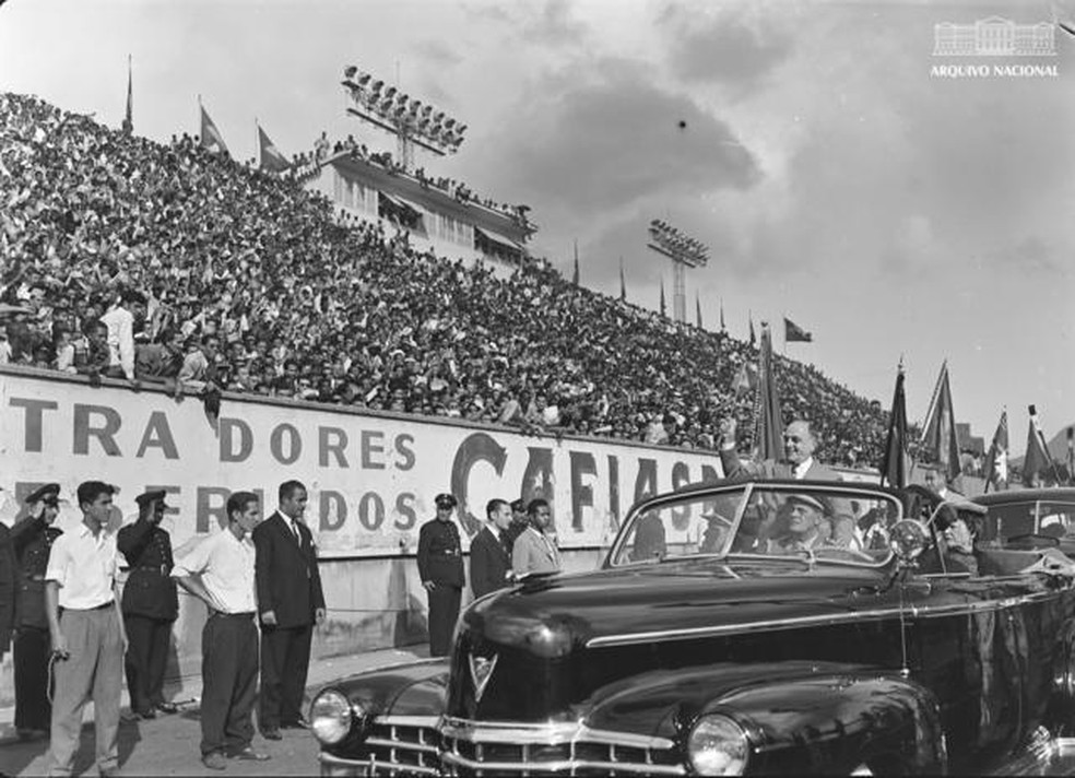 Getúlio transformou o 1º de Maio em uma festividade importante — como mostra esta foto de 1952 — Foto: Arquivo Nacional/via BBC