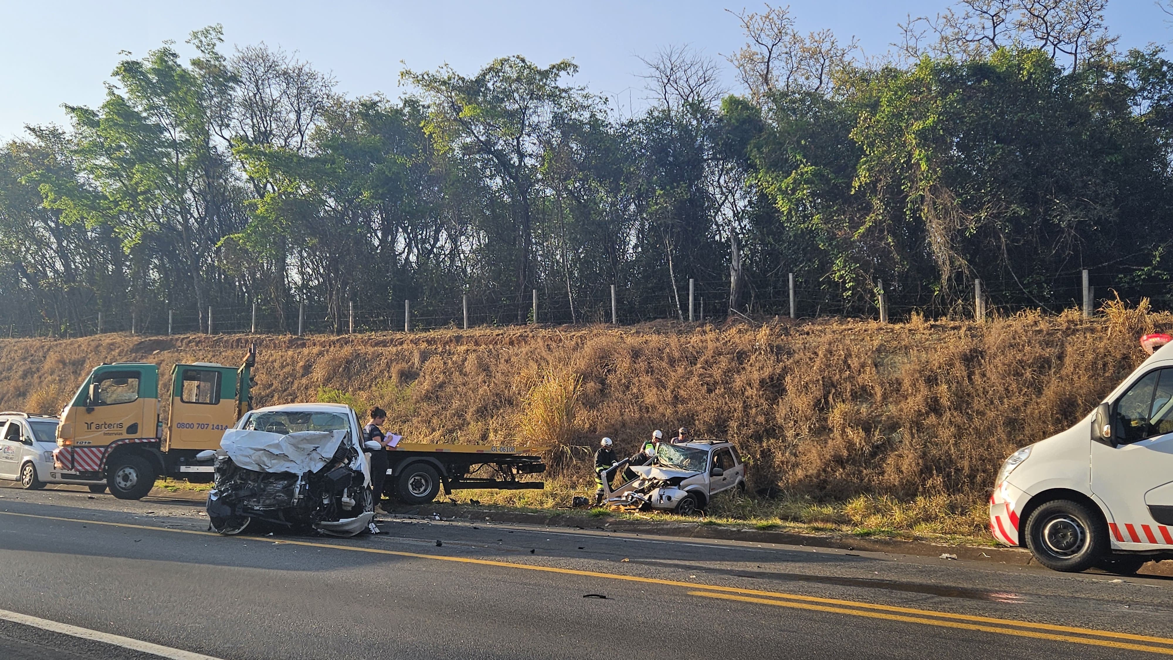 Acidente mata duas pessoas e deixa uma gravemente ferida na Rodovia SP-191 em Rio Claro