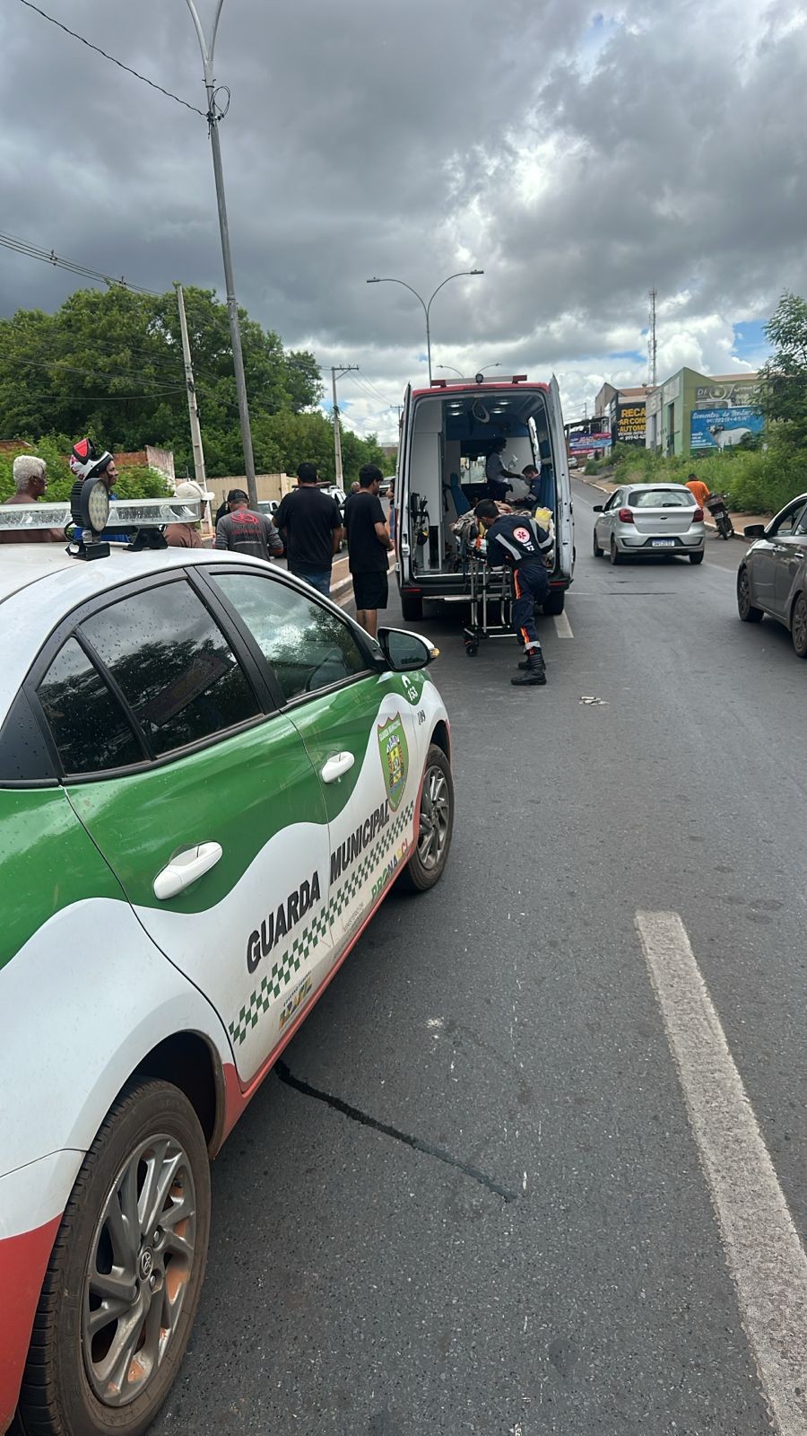 Motociclista fica em estado grave após acidente entre carro e moto em MT; motorista fugiu sem prestar socorro