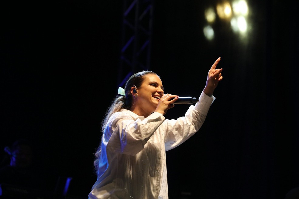 Aline Barros em Manaus — Foto: Semcom