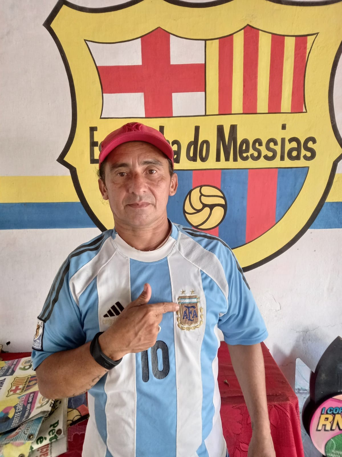 
Paraibano que tatuou Messi após título de 2022 faz 'promessa surpresa' por nova conquista da Argentina na Copa