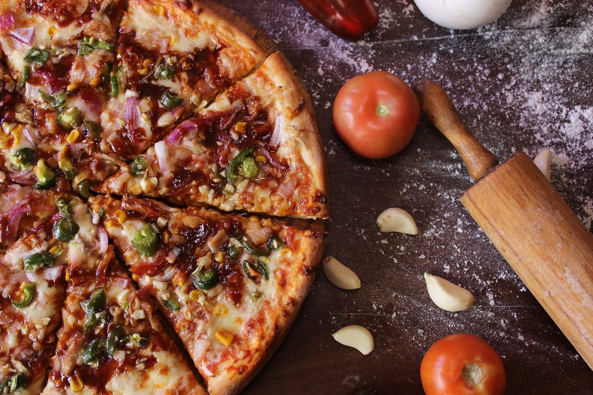 Recepcionistas, cozinheiros e pizzaiolos: restaurante abre 60 oportunidades de emprego em Salvador