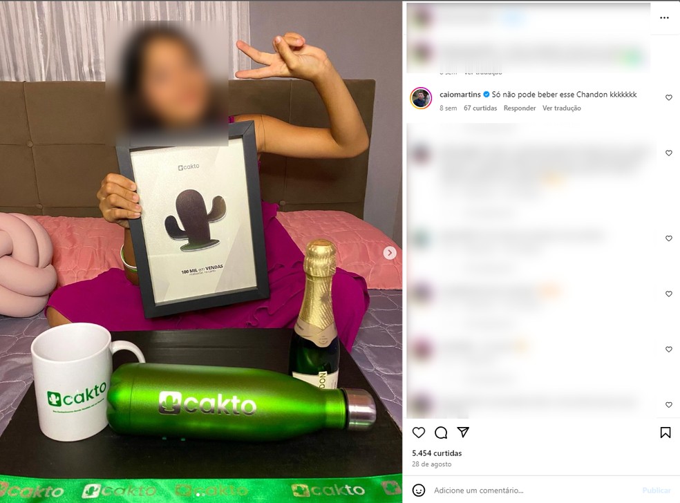 Cakto também enviou espumante para a mesma menina que recebeu da Kiwify. — Foto: Reprodução/Instagram