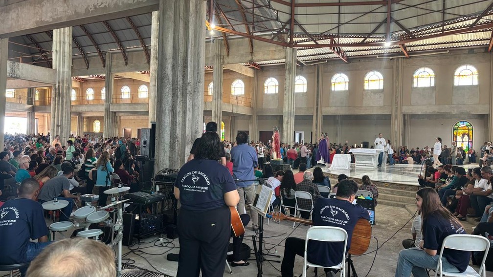 Devotos em Santo Expedito (SP)