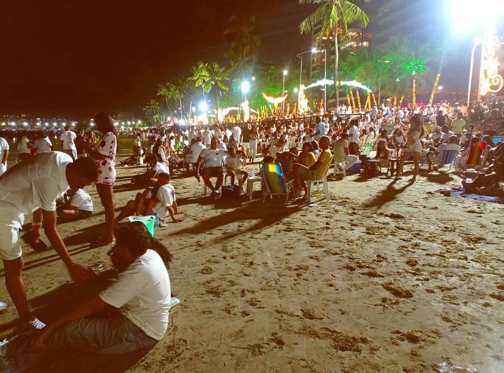 Virada de ano na Praia da Ponta Verde — Foto: Anna Cláudia Almeida/TV Gazeta