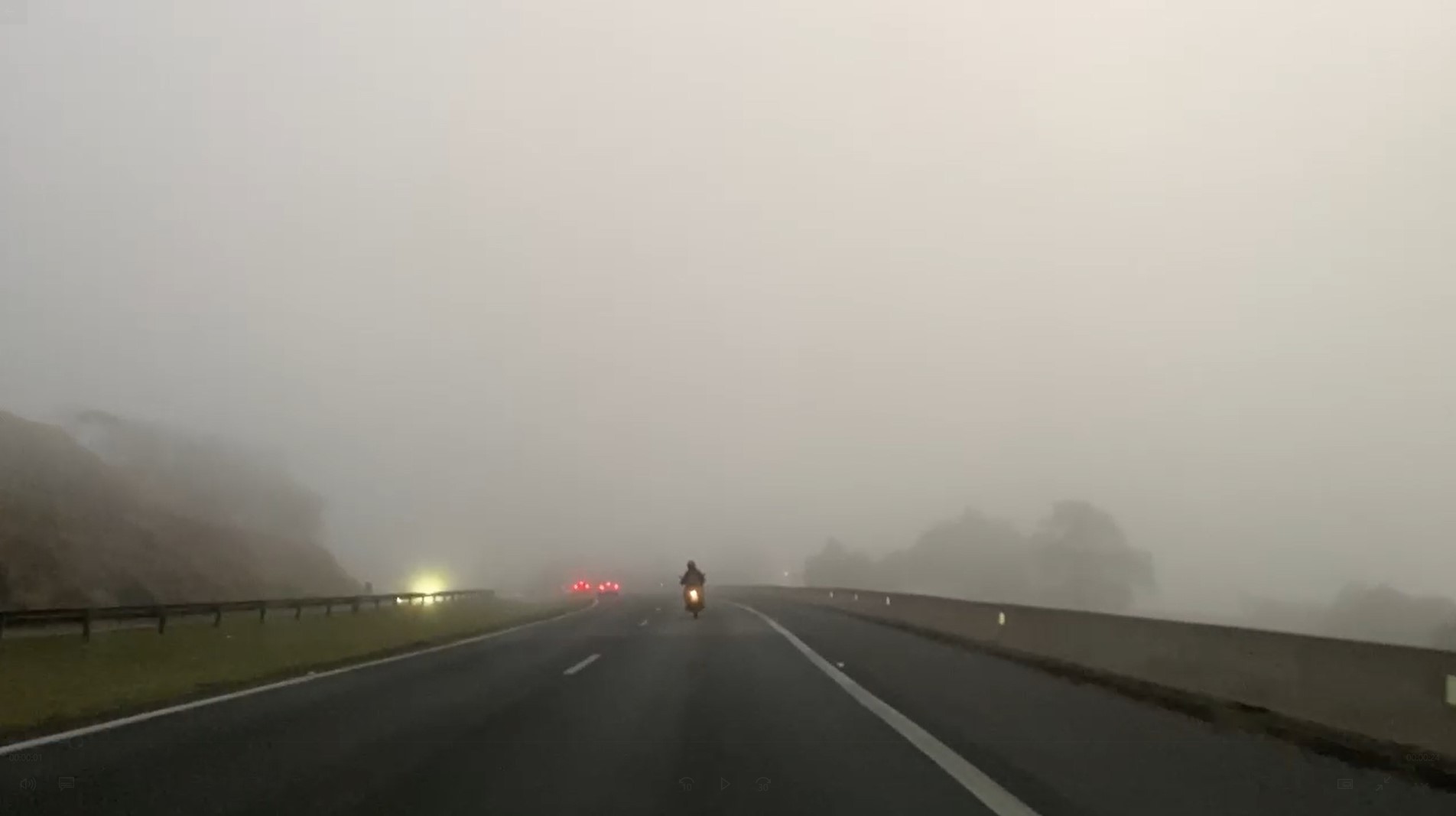Aeroporto de Viracopos tem 12 voos alternados por conta da neblina e opera por instrumentos