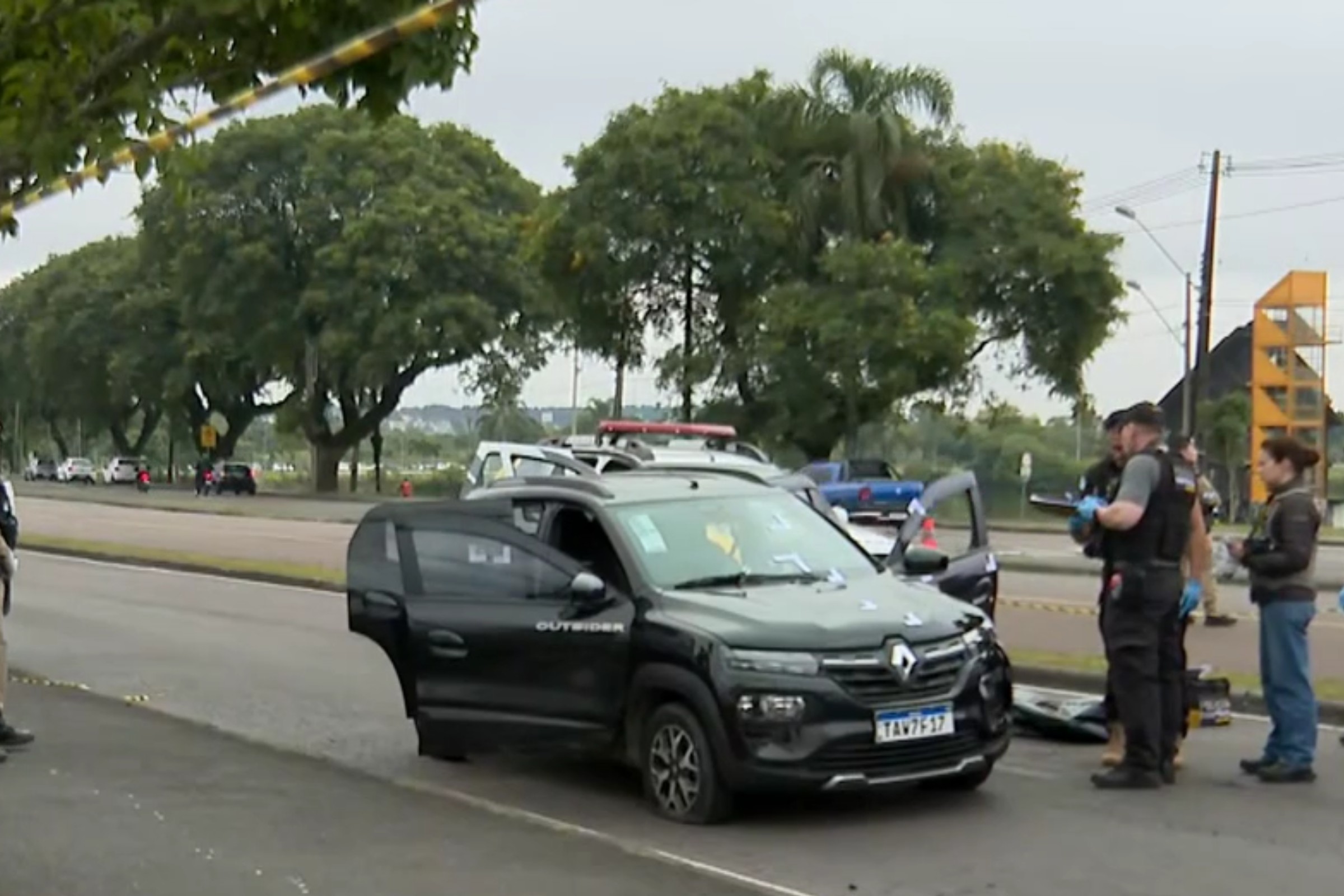 Homem morre em confronto com a PM após troca de ao menos 20 tiros em avenida de Curitiba