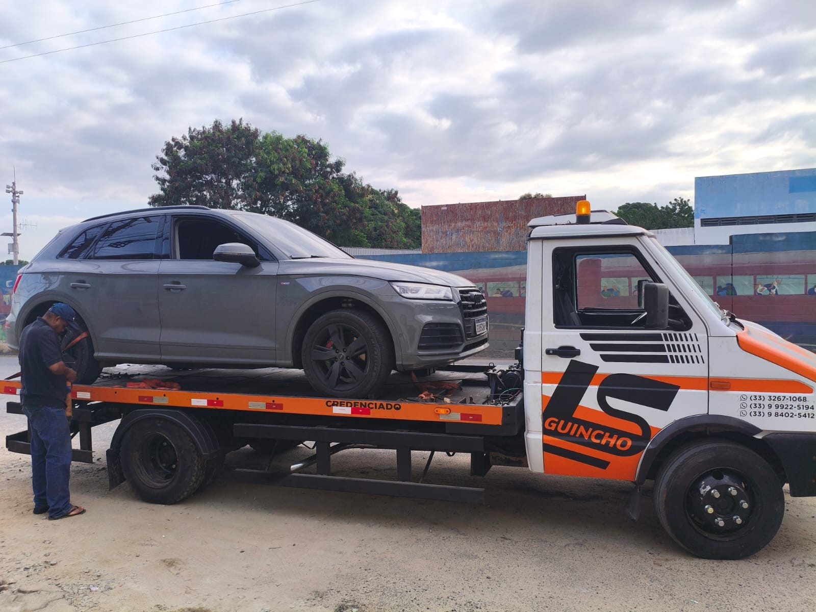 Arma é apreendida em carro de luxo com registro de furto em Aimorés