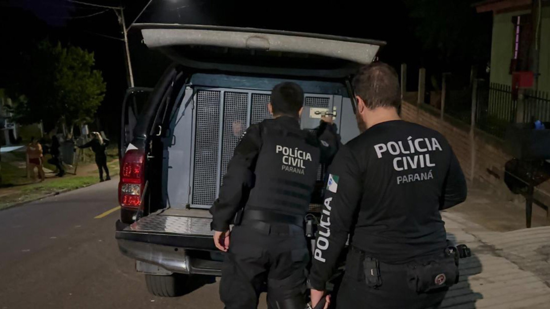 Suspeitos de crimes violentos são alvo de operação com mais de 70 policiais no Paraná